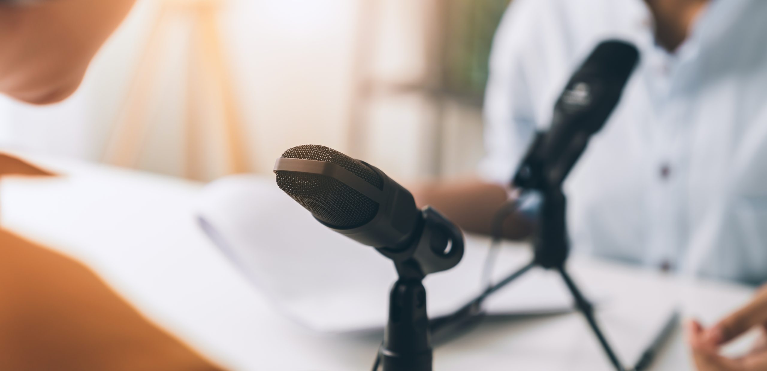 Young,Asian,Woman,Use,Microphones,Wear,Headphones,With,Laptop,Record