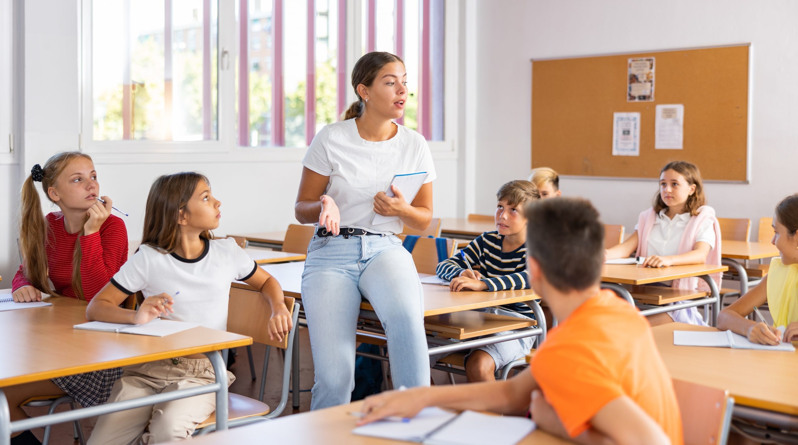 Positive,Young,Female,Teacher,Giving,Lesson,For,Group,Of,Preteen